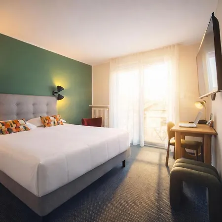 מלון Cit'hotel Logis De Brou, En Bresse Renove En 2026 בורג-אן-ברס